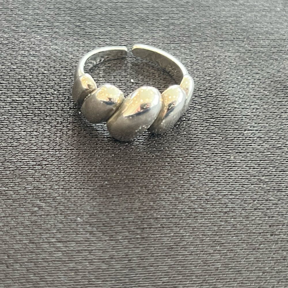 Bold Elegance: Adjustable Sterling Silver Statement Ring - Picture 5 of 6